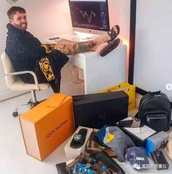 高调炫富后遭遇入室抢劫，劫匪：这货根本没那