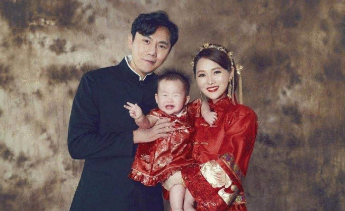 马伊琍与神秘男子，亲密动作不断，与文章分手