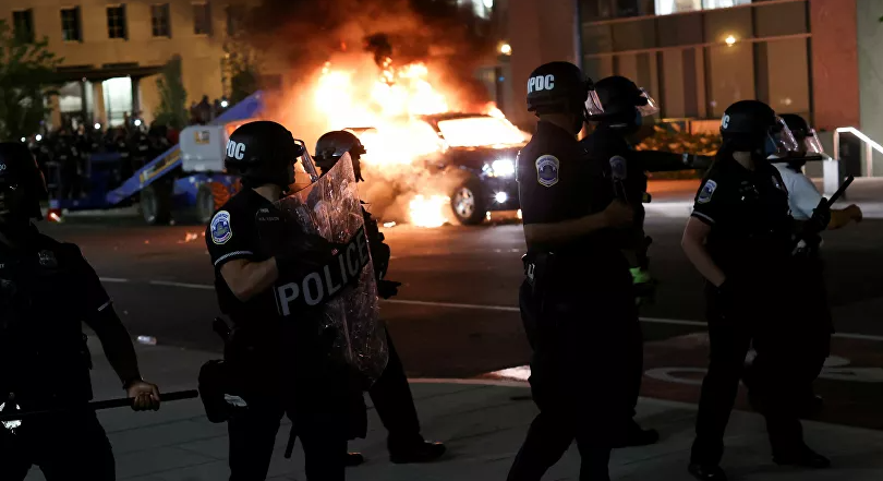 美国几个州在取消锁定措施后，感染病例激增