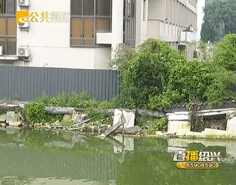 胜利大桥下面的河坎塌了半年了，为何一直“无