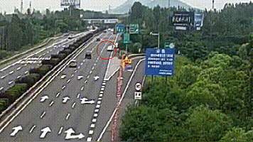 生死十秒！“命大”司机高速酣睡遭遇溜车……