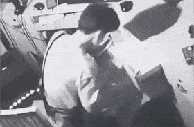 “自首是不会自首的，直到你们抓到我！”民警