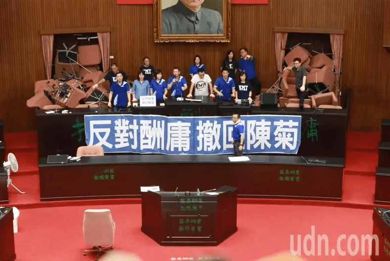 国民党宣称要占领“立法院”3天3夜，19小时后被