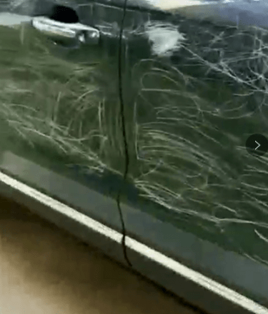 4个熊孩子刮花45辆车包括林肯、迈巴赫 家长:不懂