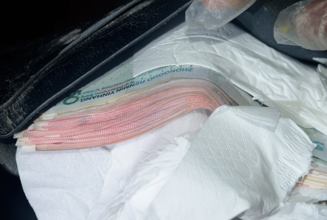 绍兴一老太太家！袜子、饮料瓶、罐头里…翻出