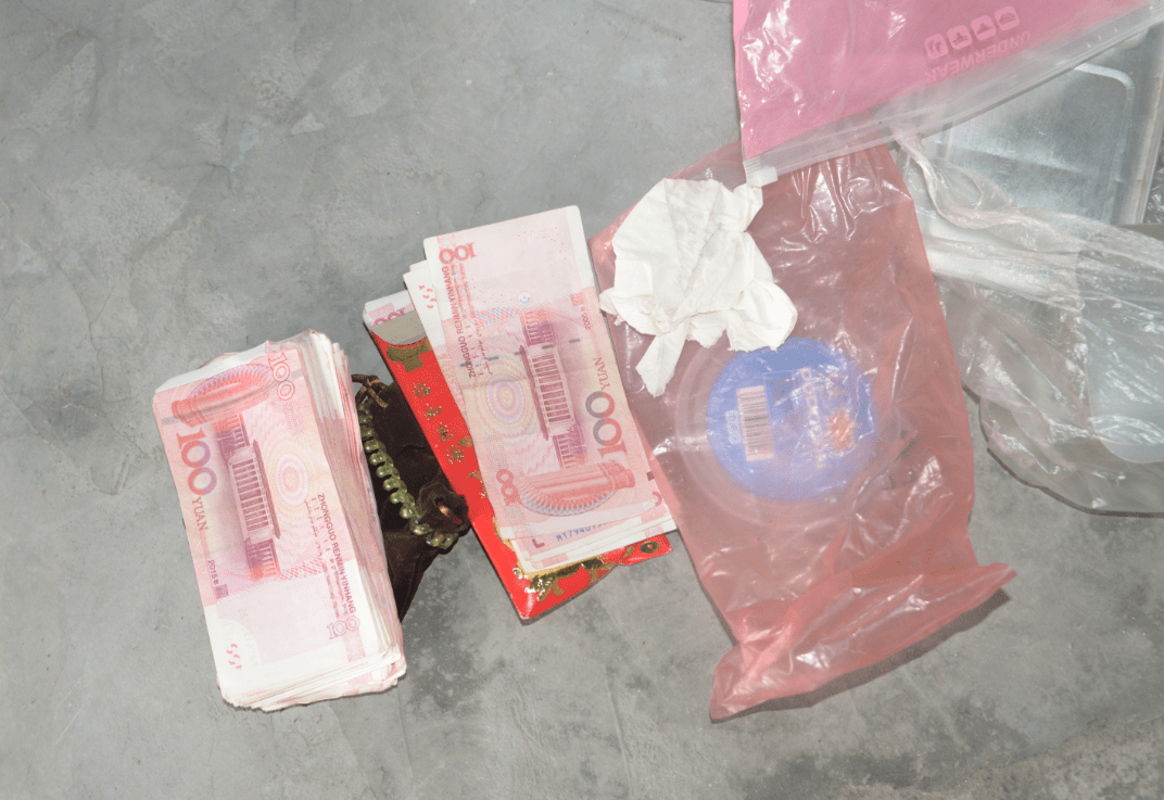 绍兴一老太太家！袜子、饮料瓶、罐头里…翻出