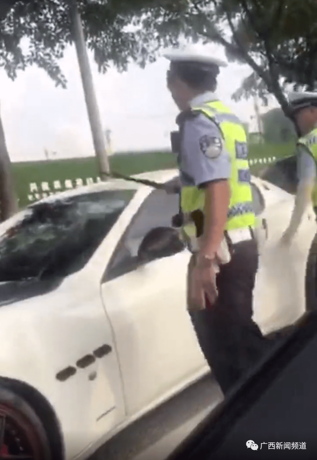 视频疯传！广西这辆玛莎拉蒂火了，冲卡后被交