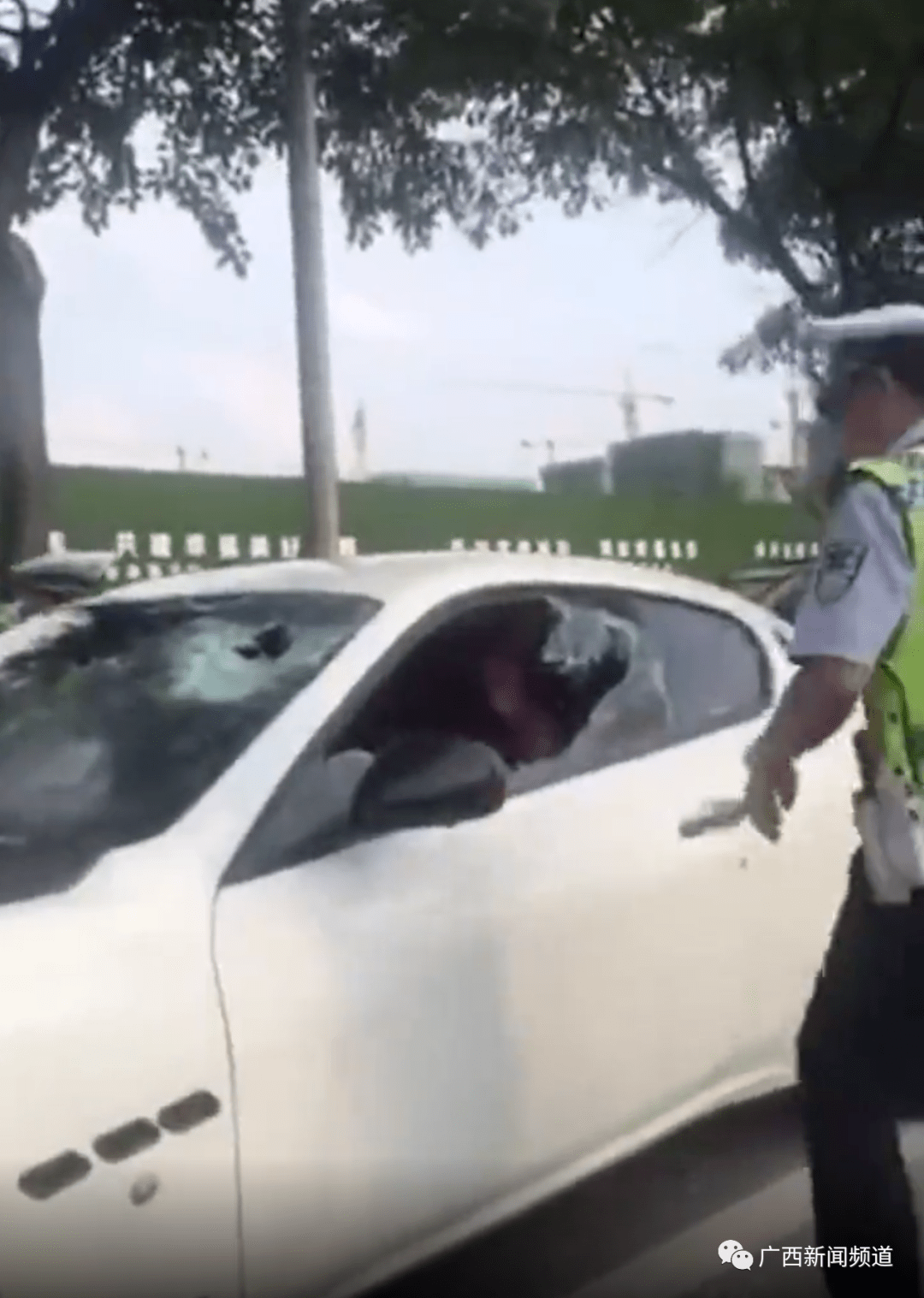 视频疯传！广西这辆玛莎拉蒂火了，冲卡后被交