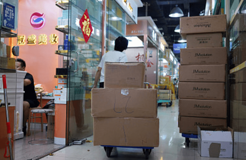 “美妆圣地”华强北：供货全国网红，没100万别