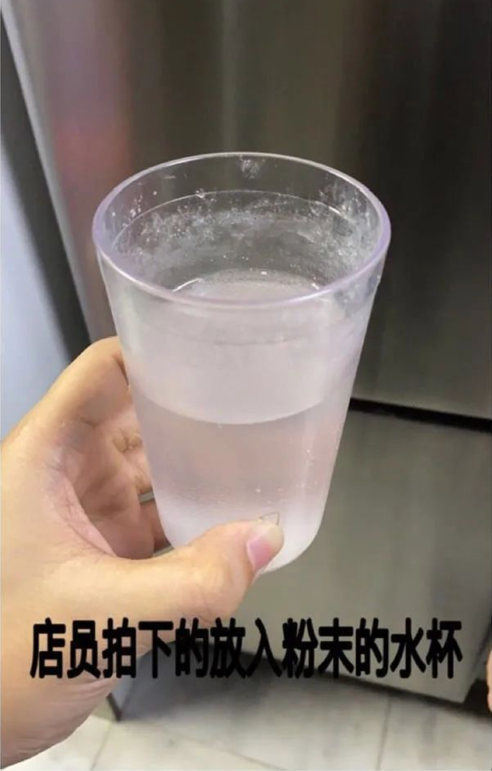 女顾客疑遭男伴“下药”被店员救下，深圳警方