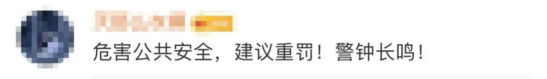 浙江公交司机突被锁喉，18岁高考生挺身而出，获