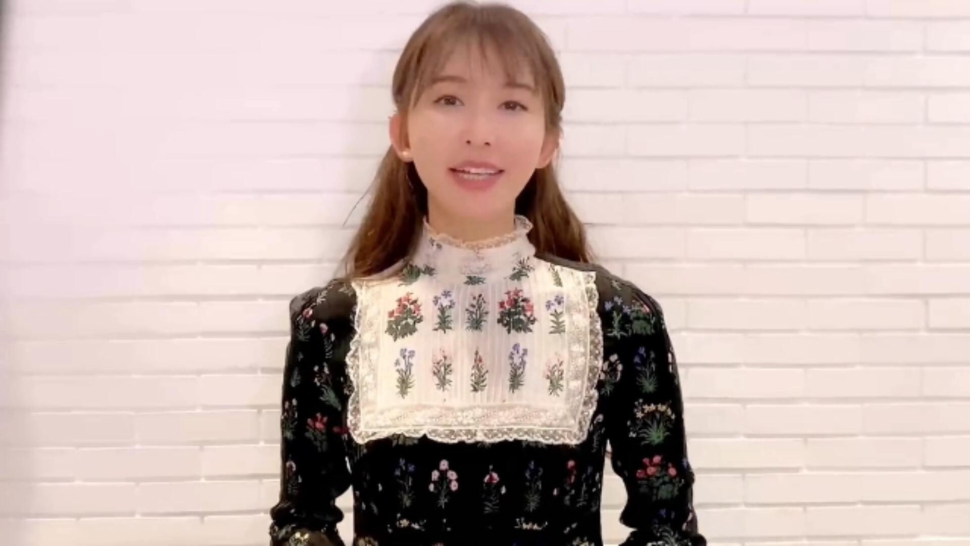 林志玲现身装扮日系化，婚后容貌变化大略显油