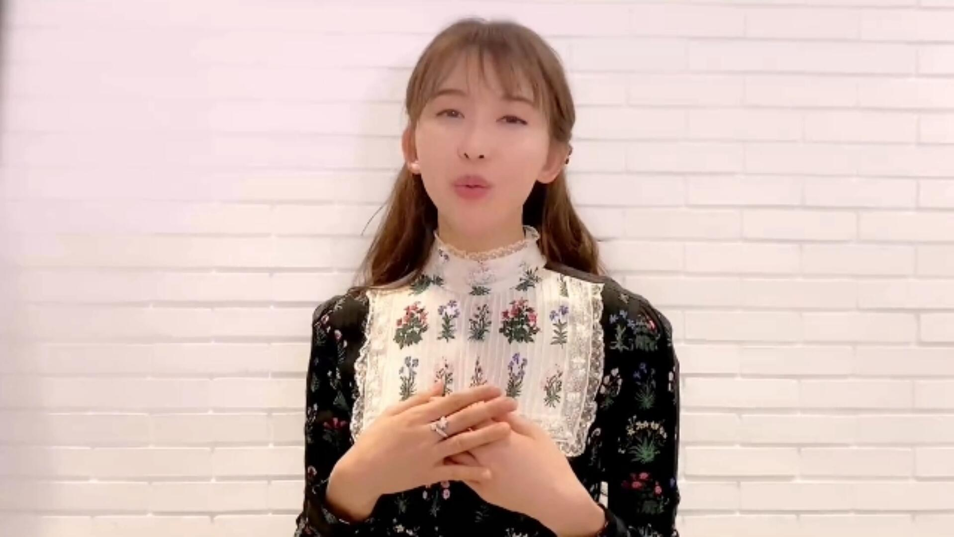 林志玲现身装扮日系化，婚后容貌变化大略显油