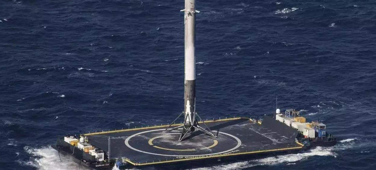 俄罗斯设计师，质疑SpaceX公司飞行服的安全性