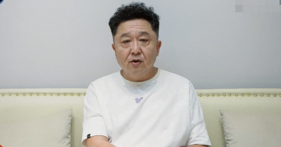 51岁于谦出行排场大，保安驱赶路人惹众怒，于谦