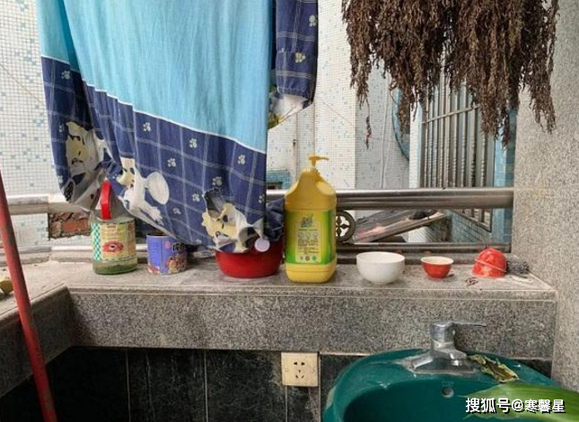 57岁阿姨被楼下男子“骚扰”三年，警察一来画风