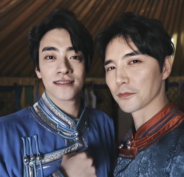 郑云龙新恋情曝光！小区教神秘女子练车，同返