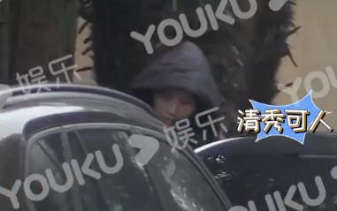 郑云龙新恋情曝光！小区教神秘女子练车，同返