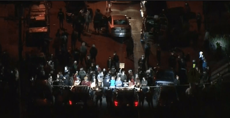 美国再现男子被警察枪击致死事件，引发当地上