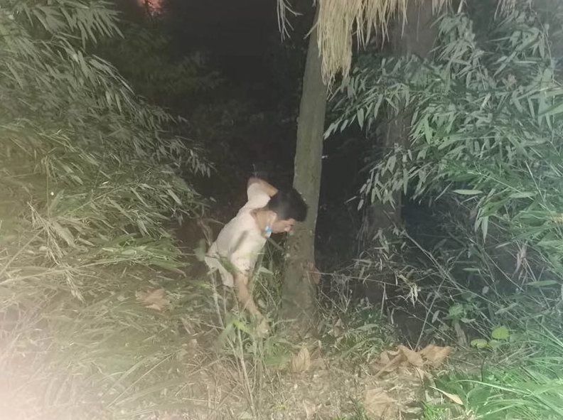 “没力气了，你们太能跑！”面对警察追捕，男