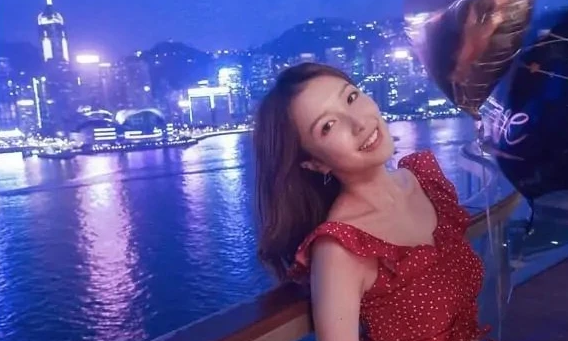 李泽楷新女友被嘲像丫鬟！为何大家怀念不后悔