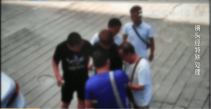 法治在线：男子借“机”抢劫被抓获