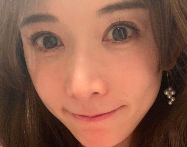 林志玲低调现身支持丈夫打球，结婚后容貌大变
