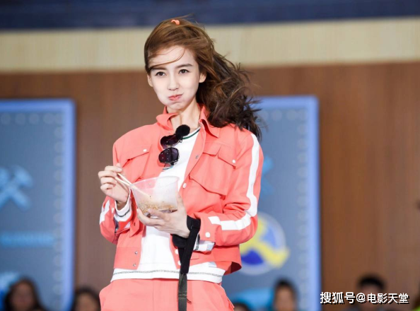 商业互吹？章子怡大赞Baby演技被群嘲：就她还有