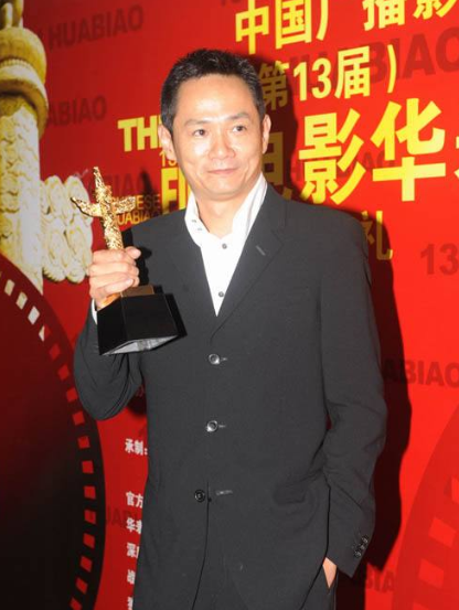 娱乐圈著名老戏骨，妻子去世11年未再娶，数次怀