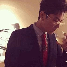 该从吴亦凡的“神颜”里走出来了