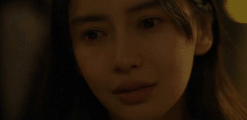 baby哭戏登热搜榜首，“微笑唇”阻碍了她的演技