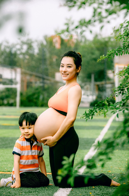 王弢回忆与刘璇四次婚礼，刘璇挺孕肚录节目险