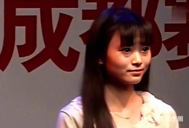 鞠婧祎旧图曝光又被质疑整容，王思聪吃瓜，美