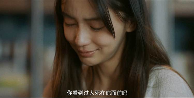 baby哭戏登热搜榜首，“微笑唇”阻碍了她的演技