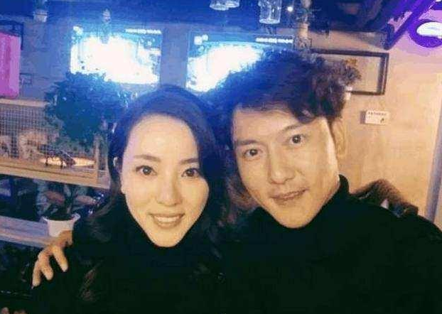 7次主持春晚，却被23岁新人“代替”了位置，李