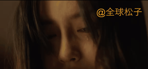 baby哭戏登热搜榜首，“微笑唇”阻碍了她的演技