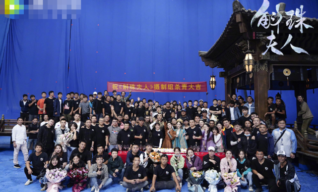 《斛珠夫人》杀青！杨幂送方猪让陈伟霆笑哭，