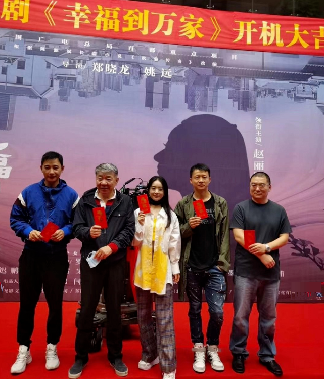 赵丽颖农村造型曝光，33岁演农村小媳妇无违和感
