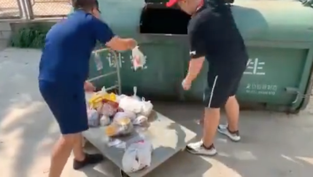 舆情热点回顾：武汉通报抗疫护士夫妇看演出身