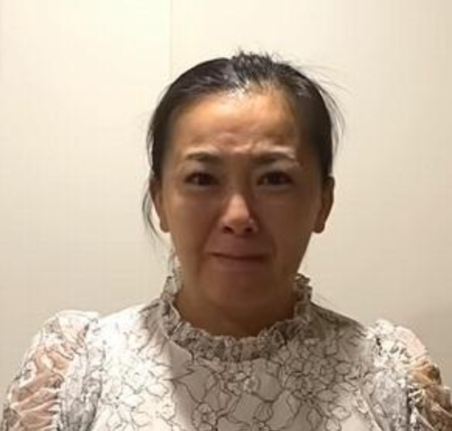 女星控诉保姆虐待儿子，今突发视频道歉，边哭