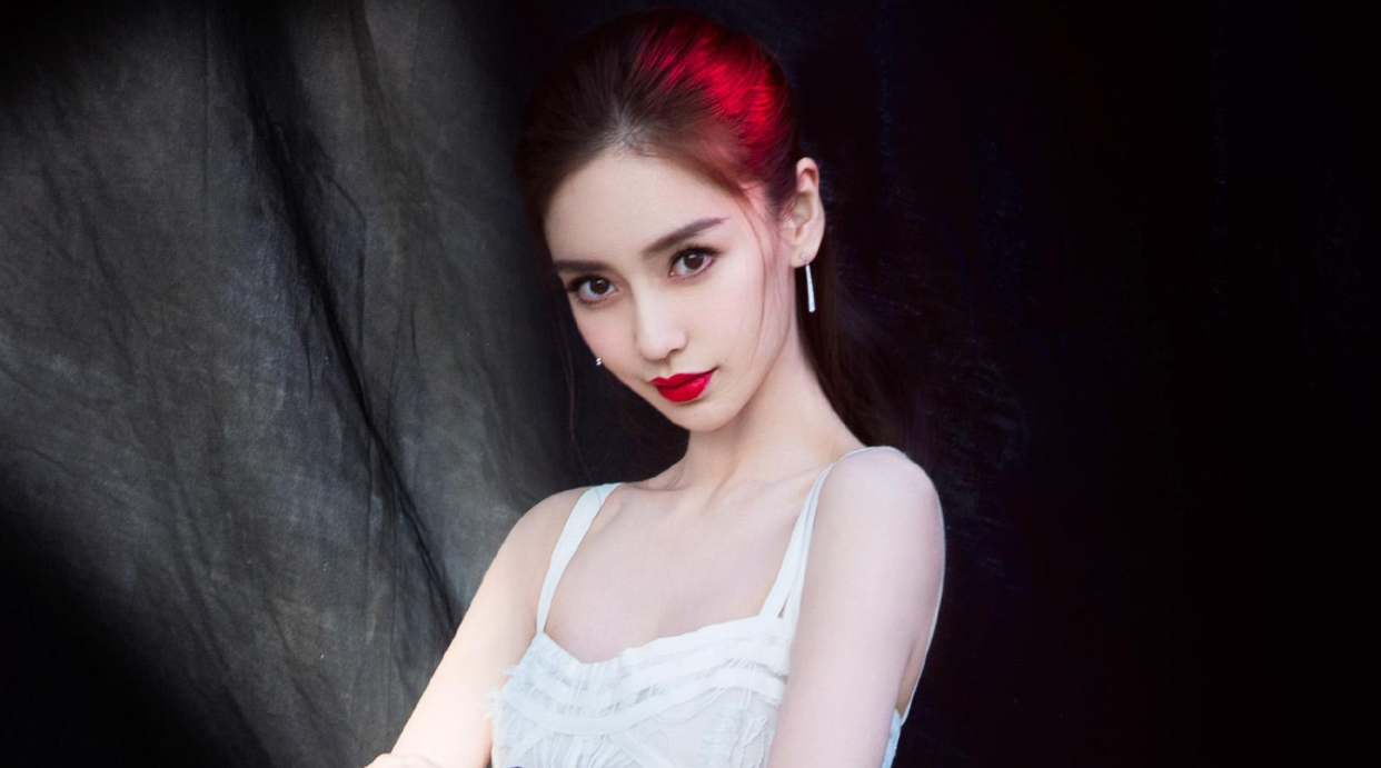 baby哭戏登热搜榜首，“微笑唇”阻碍了她的演技
