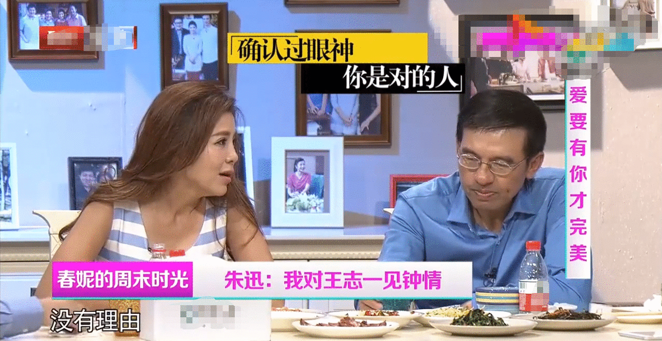 47岁朱迅被疑高龄怀二胎，录节目腹部微隆，身体