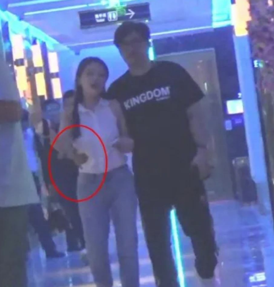 沈腾沉默，不知名女星主动站出来“辟谣”，被