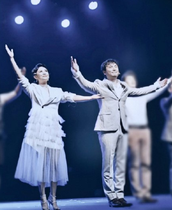 沈腾沉默，不知名女星主动站出来“辟谣”，被