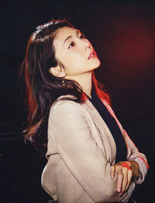 痛心！40岁女星在衣柜上吊去世，小儿子仅8个月