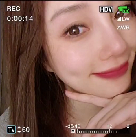 懒理贾乃亮接连嘲讽，李小璐晒视频卖萌耍可爱