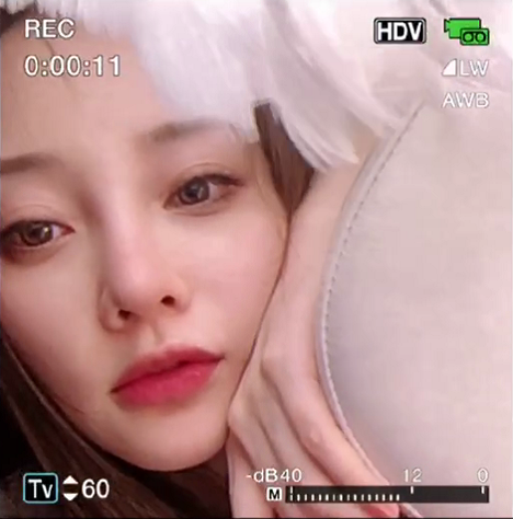 懒理贾乃亮接连嘲讽，李小璐晒视频卖萌耍可爱