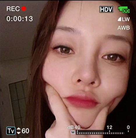 懒理贾乃亮接连嘲讽，李小璐晒视频卖萌耍可爱