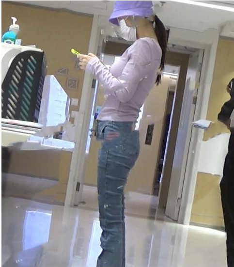 李小璐被拍现身整形医院，不断拉口罩怕被认出