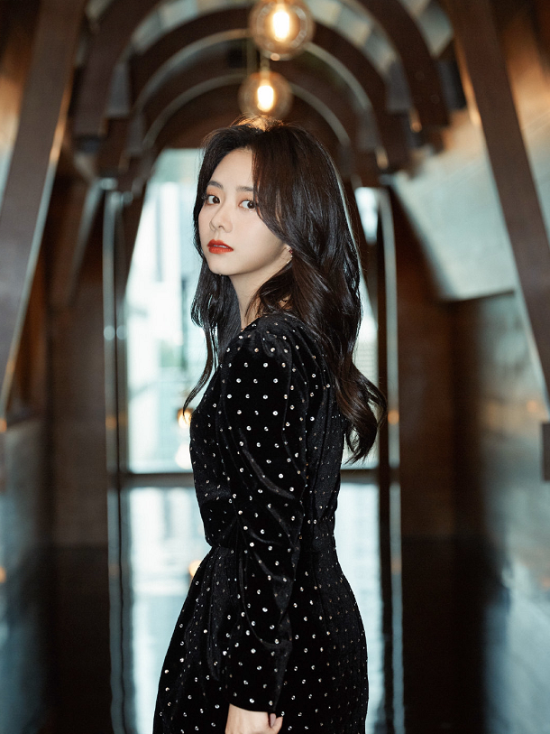 “谭松韵状态”登热搜榜首，生图中腿粗又短，
